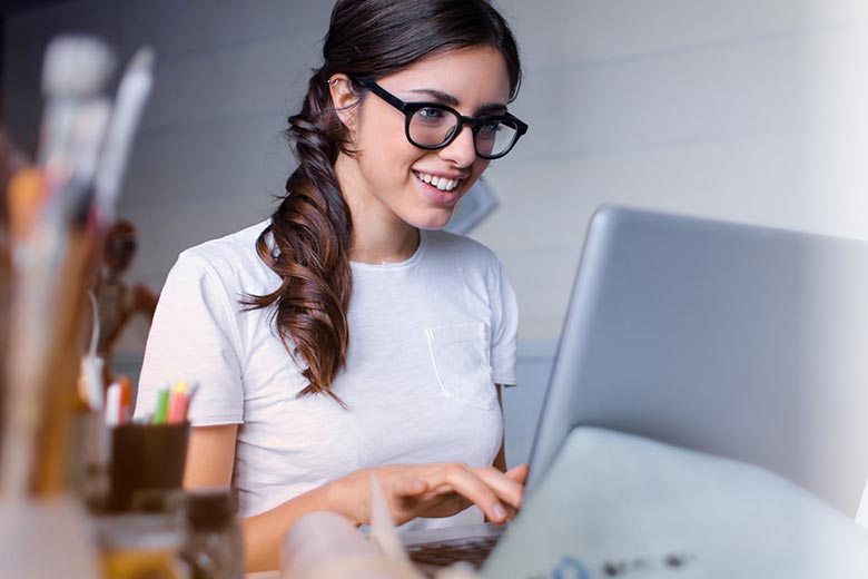 builder2-home-lady-in-glasses builder2-home-lady-in-glasses